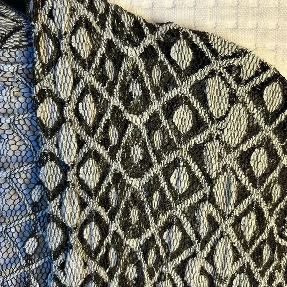 Chicos Size 1 US Medium Drape Shawl Open Weave Cardigan Brown Ivory Geometric - Picture 5 of 8